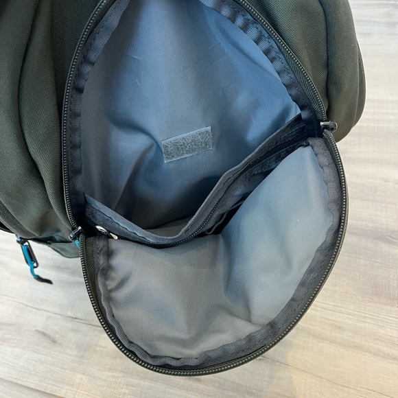 North Face Backpack - Picture 5 of 6